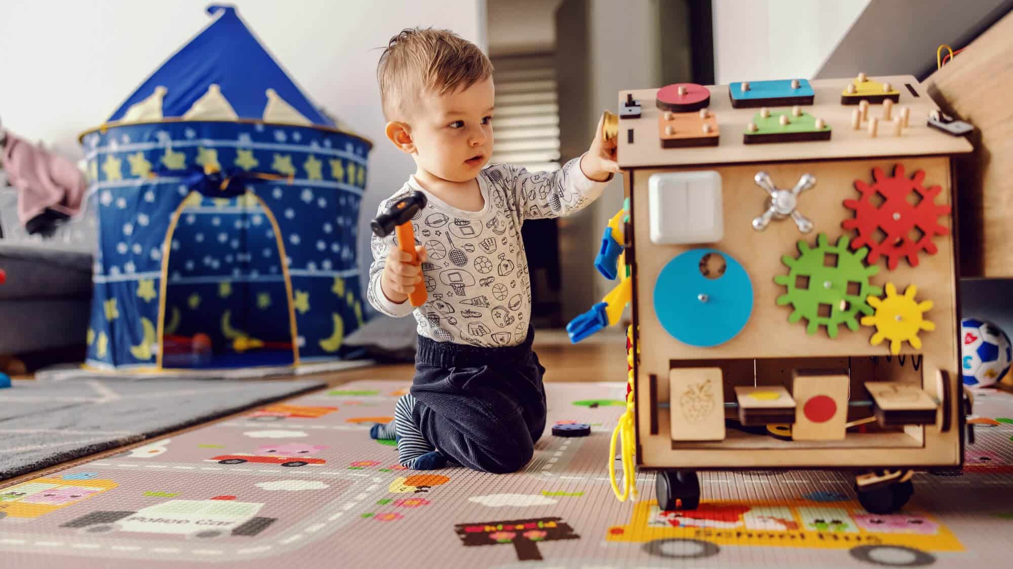 découvrez la méthode montessori, une approche éducative innovante qui favorise l'autonomie, la créativité et l'apprentissage par l'expérience. adaptée aux besoins de chaque enfant, cette méthode encourage le développement global et respectueux des rythmes d'apprentissage individuels.