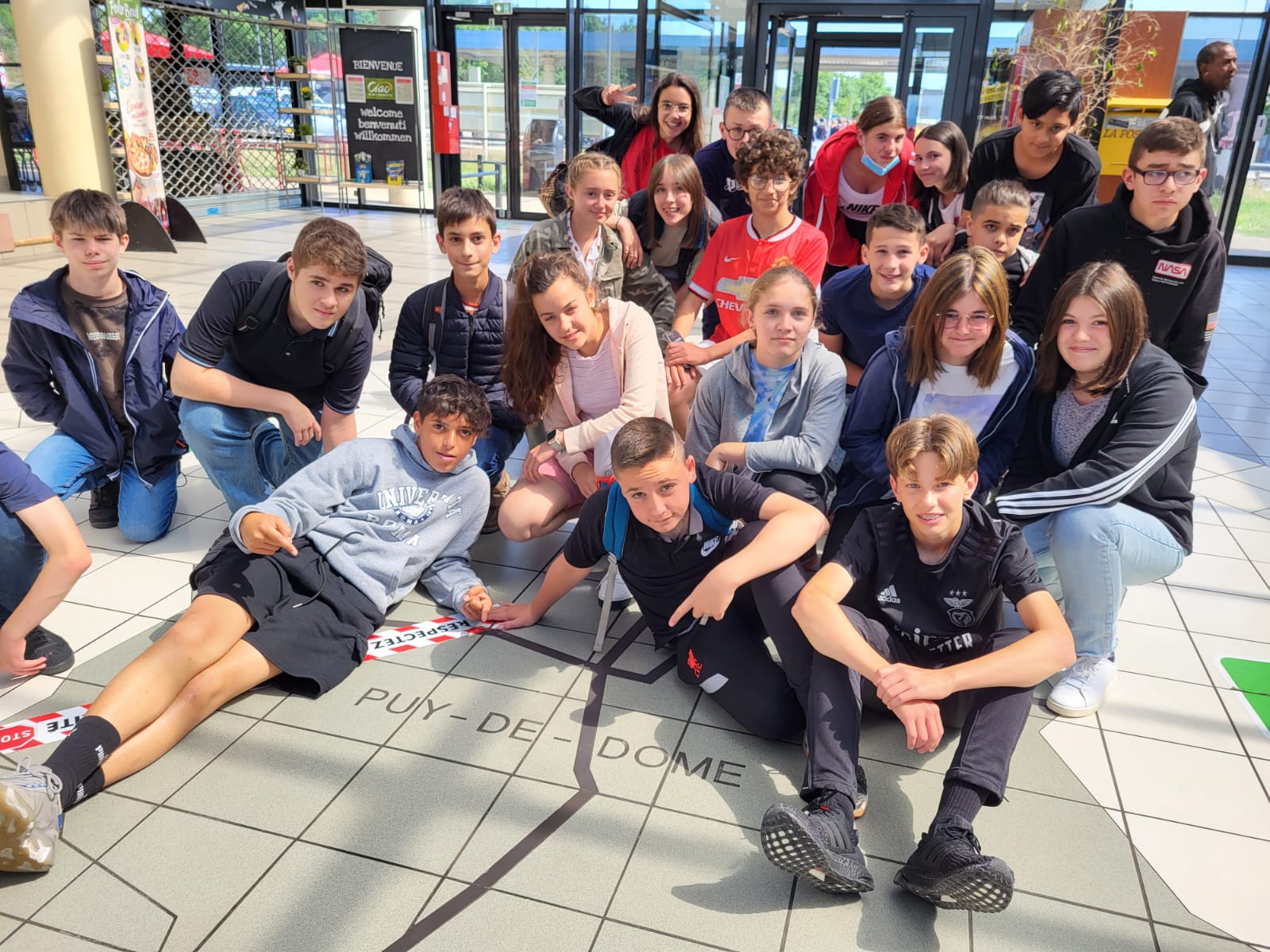 découvrez l'école saint dominique savio, un établissement pédagogique dédié à l'épanouissement des élèves à travers des méthodes d'enseignement innovantes et une forte ambiance familiale. nous offrons un environnement propice à l'apprentissage et au développement personnel.