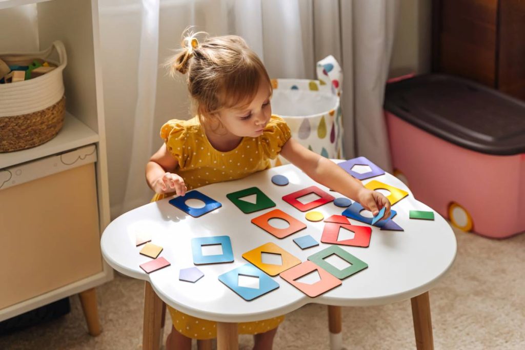 découvrez la méthode montessori, une approche éducative innovante qui favorise l'autonomie des enfants tout en respectant leur rythme d'apprentissage. explorez les principes de cette pédagogie centrée sur l'enfant et améliorez le développement de vos tout-petits.