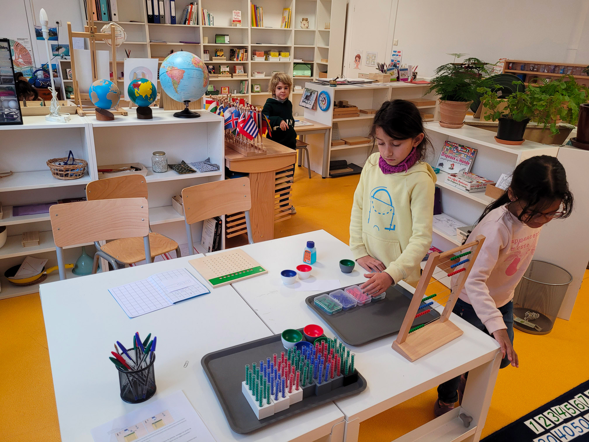 découvrez notre guide complet sur l'école montessori rochois, une approche éducative innovante qui favorise l'autonomie et la curiosité des enfants. explorez les programmes, les méthodes d'enseignement et les valeurs qui font de cette école un choix privilégié pour l'éducation de vos enfants.