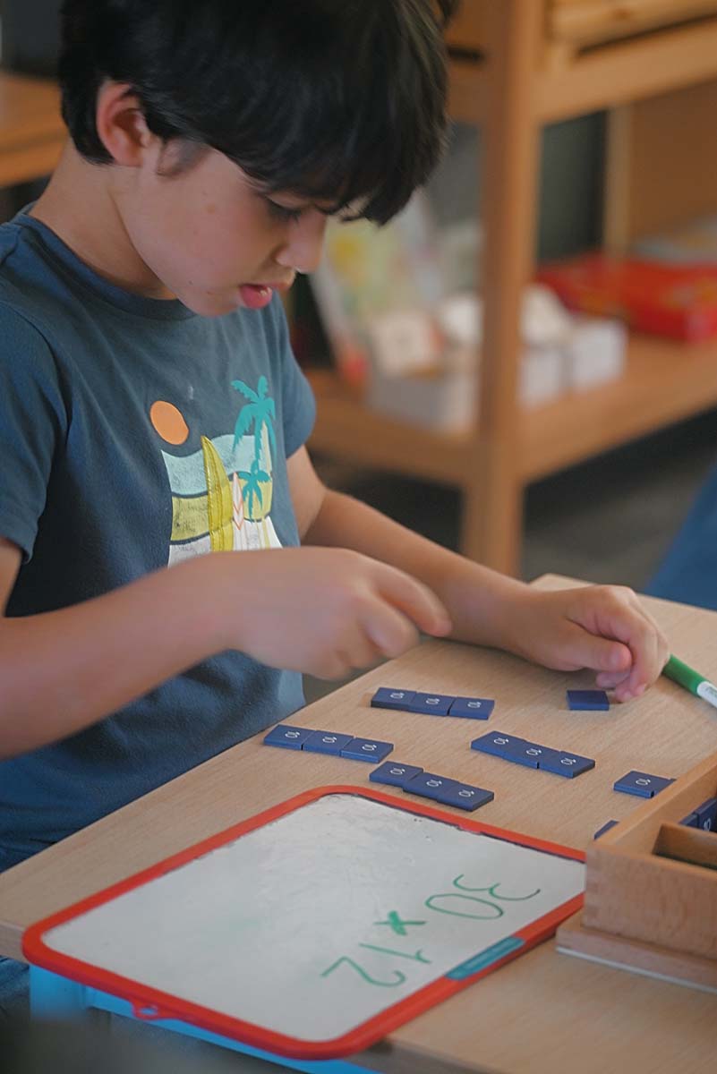 découvrez notre guide montessori à l'école fantine, une approche éducative innovante qui favorise l'autonomie et le développement global des enfants. explorez les principes montessori appliqués en classe et les activités inspirantes qui stimulent la curiosité et l'apprentissage naturel des élèves.
