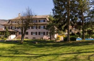 découvrez l'approche éducative montessori à cruseilles, où l'apprentissage par l'expérience et l'autonomie des enfants sont au cœur de notre méthode. inscrivez votre enfant dans un environnement stimulant et bienveillant qui favorise son épanouissement personnel et social.