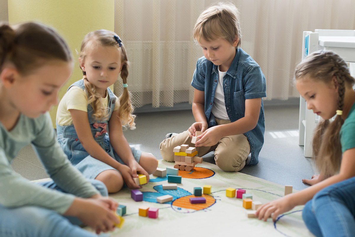 découvrez notre guide éducatif montessori, qui vous aidera à comprendre et mettre en pratique cette méthode d'apprentissage innovante. apprenez à favoriser l'autonomie, la curiosité et le développement intégral de votre enfant grâce à des conseils pratiques et des ressources adaptées.
