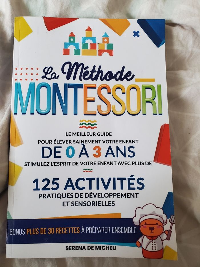 découvrez notre guide complet sur la méthode montessori, une approche éducative qui favorise l'apprentissage autonome et le développement individuel des enfants. apprenez comment mettre en œuvre les principes montessori à la maison ou en classe pour encourager la curiosité et l'épanouissement de vos enfants.