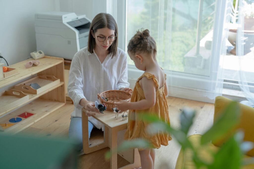 découvrez la méthode montessori, une approche éducative innovante qui favorise l'apprentissage autonome et le développement de l'enfant. explorez ses principes, ses outils et ses bienfaits pour éveiller la curiosité et soutenir la créativité des jeunes apprenants.