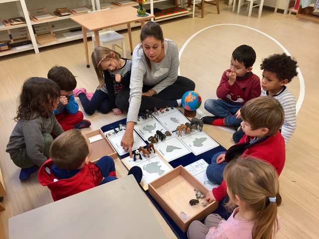 découvrez l'approche montessori au sein de l'école esprit d'éveil, où l'apprentissage se fait dans un environnement stimulant et respectueux du rythme de chaque enfant. offrez à votre enfant la chance de s'épanouir au travers de méthodes innovantes favorisant l'autonomie, la créativité et l'amour de l'apprentissage.