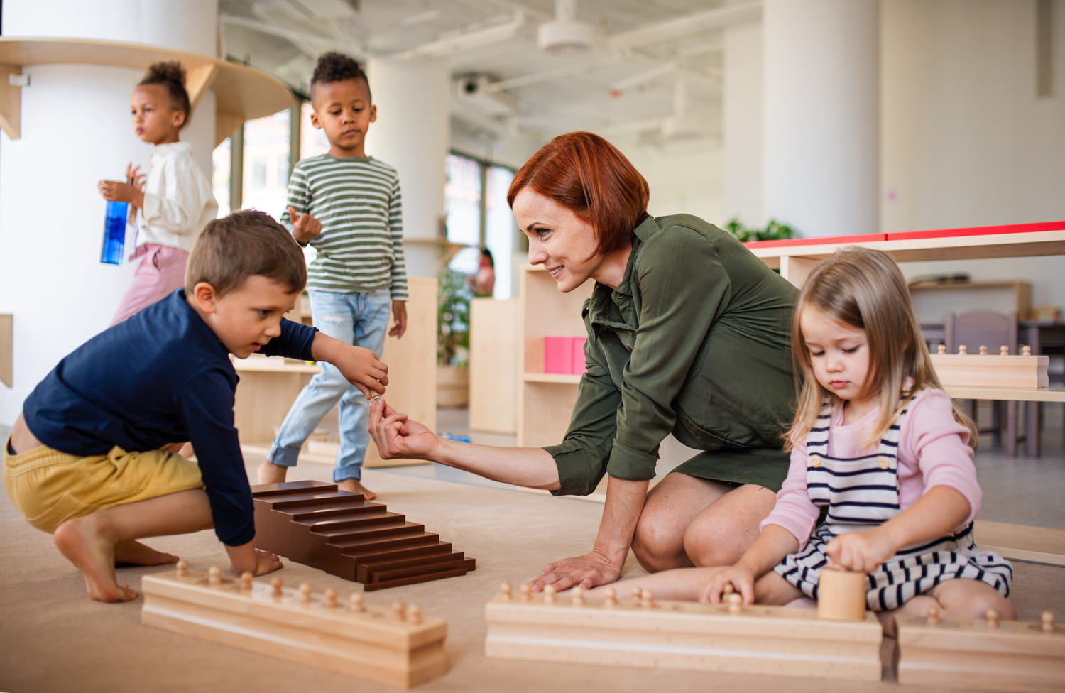 découvrez la méthode montessori, une approche innovante de l'éducation qui favorise l'autonomie, la créativité et le développement personnel des enfants grâce à des activités pratiques et un environnement d'apprentissage adapté.