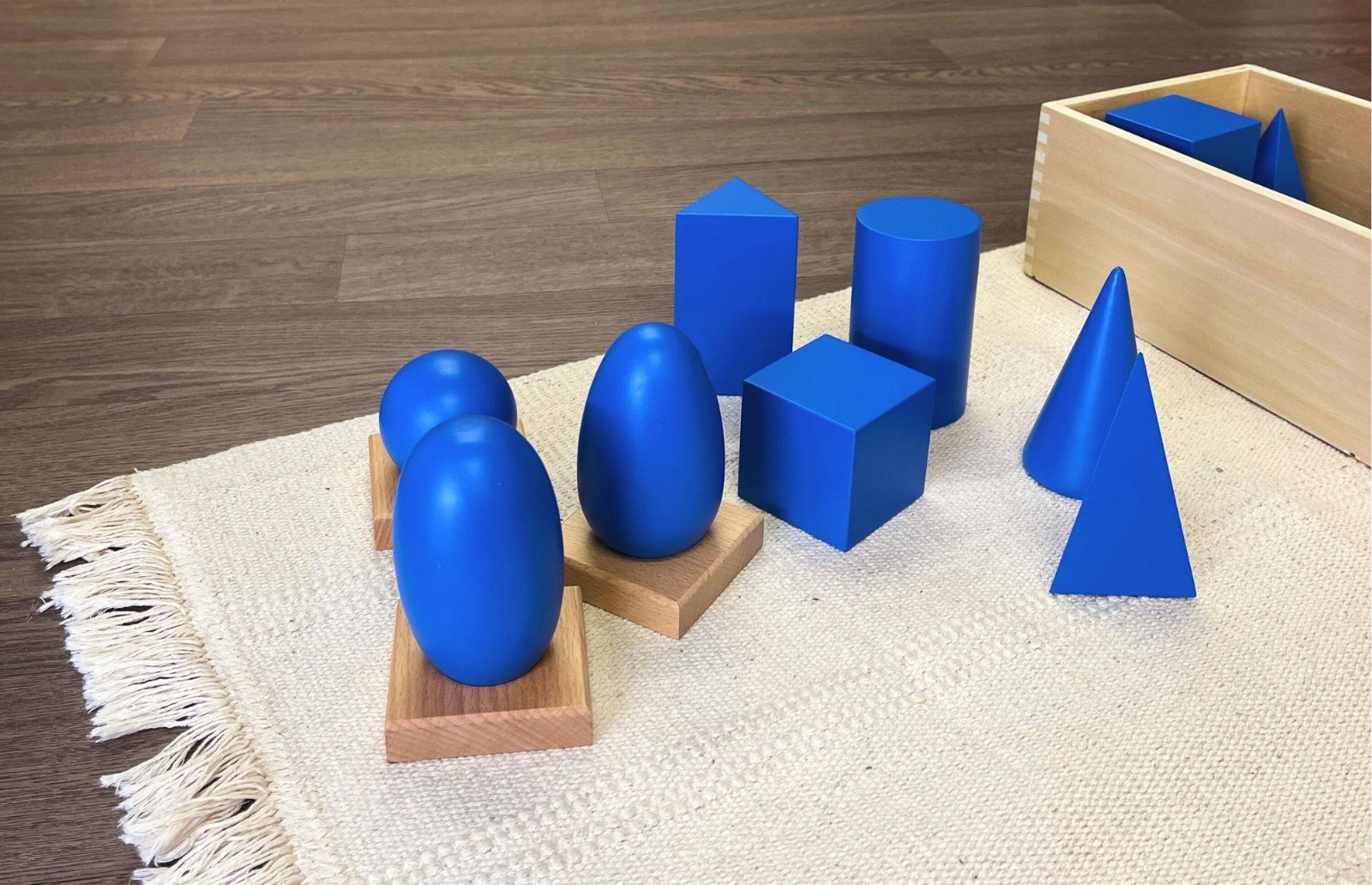 découvrez la méthode montessori, un approche éducative innovante qui favorise l'autonomie et l'épanouissement des enfants à travers l'apprentissage pratique et ludique. explorez des ressources et des conseils pour mettre en place cette pédagogie enrichissante.