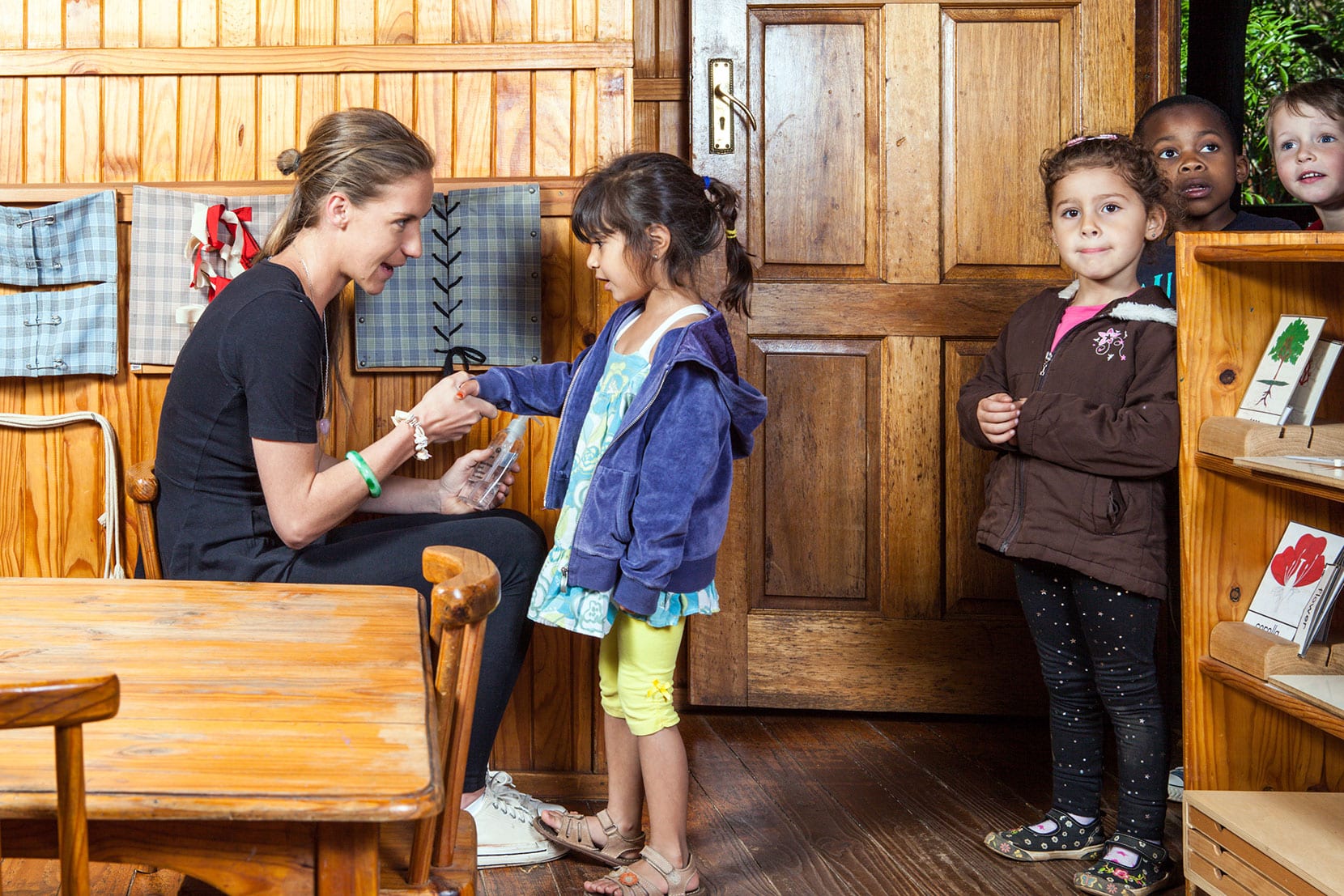 découvrez l'approche montessori à grow in school, un environnement d'apprentissage stimulant qui favorise l'autonomie et le développement des compétences des enfants. inscrivez-vous dès aujourd'hui pour une éducation personnalisée qui éveille la curiosité et l'esprit d'initiative.