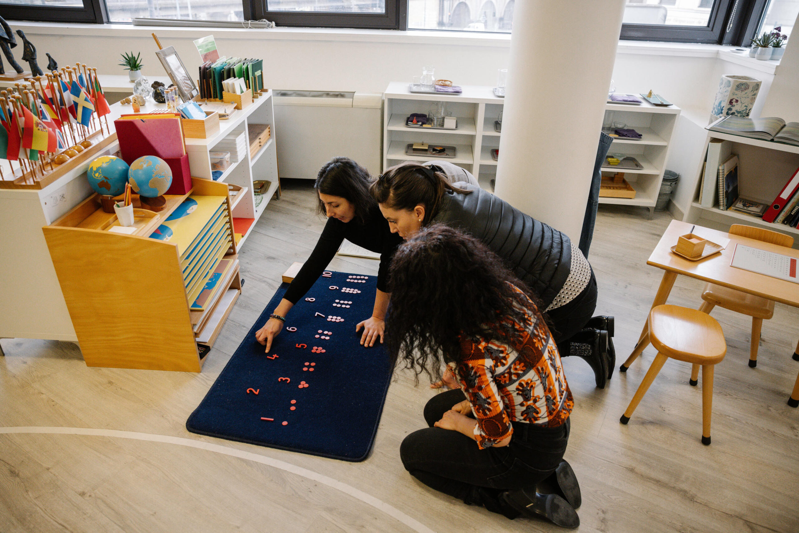 découvrez notre école montessori à montreuil, un environnement d'apprentissage stimulant et bienveillant. offrant une approche éducative personnalisée, nous encourageons l'autonomie et la créativité des enfants à travers des méthodes innovantes. inscrivez-vous dès maintenant pour une visite !