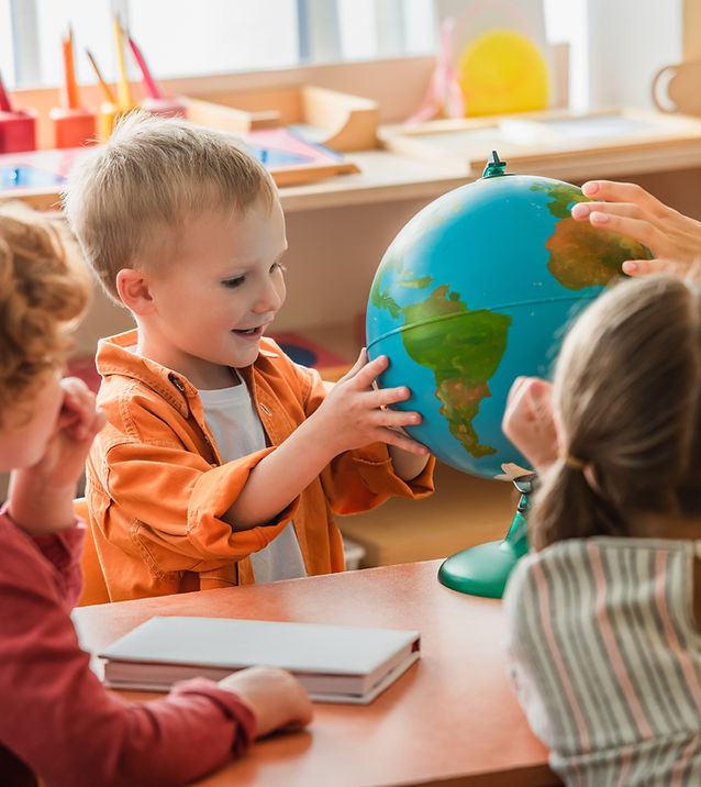 découvrez l'école montessori au havre, un établissement innovant qui offre un environnement d'apprentissage adapté à chaque enfant. grâce à une méthode pédagogique respectueuse du développement naturel, vos enfants pourront s'épanouir en autonomie tout en développant leur curiosité et leur créativité. inscrivez-vous dès maintenant pour rejoindre notre communauté éducative !
