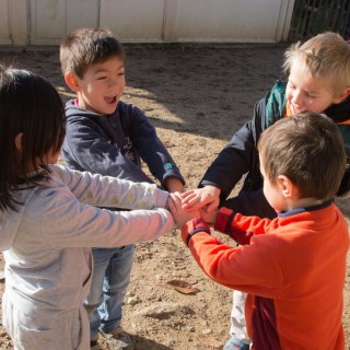 découvrez l'école montessori de versailles, un lieu d'apprentissage innovant où les enfants s'épanouissent grâce à une pédagogie respectueuse de leur rythme et de leurs intérêts. rejoignez-nous pour offrir à votre enfant une éducation basée sur l'autonomie, la créativité et le respect de soi et des autres.