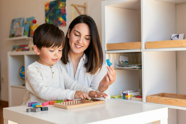 découvrez la méthode montessori, une approche éducative innovante qui favorise l'autonomie et le développement naturel de l'enfant. apprenez comment cette pédagogie peut transformer l'apprentissage et aider les enfants à s'épanouir à leur rythme.