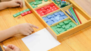 Le soutien scolaire en approche Montessori : une solution personnalisée